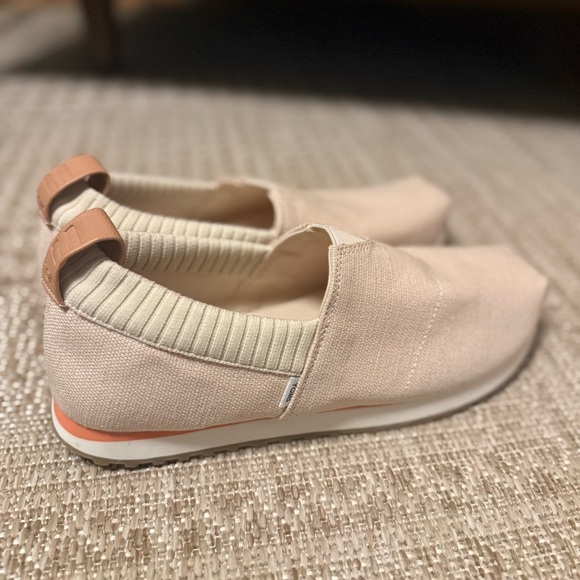 Toms Shoes - Toms / 8 / Sporty Slip Ons w Sneaker Sole / Pink / Neutral / Cottagecore / Eco